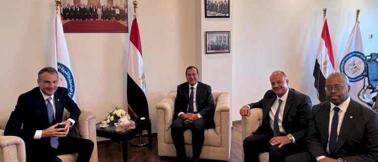 الملا وبرنارد بحثا الاستثمار في مجالات الغاز الطبيعي