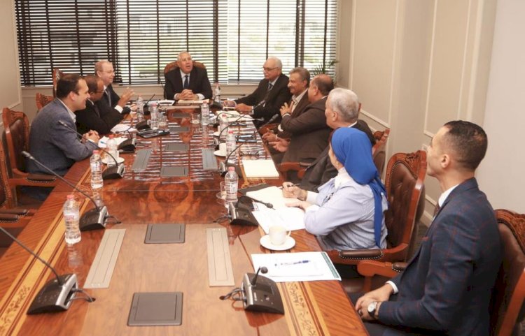 وزير الزراعة يتابع منظومة تطوير كارت الفلاح