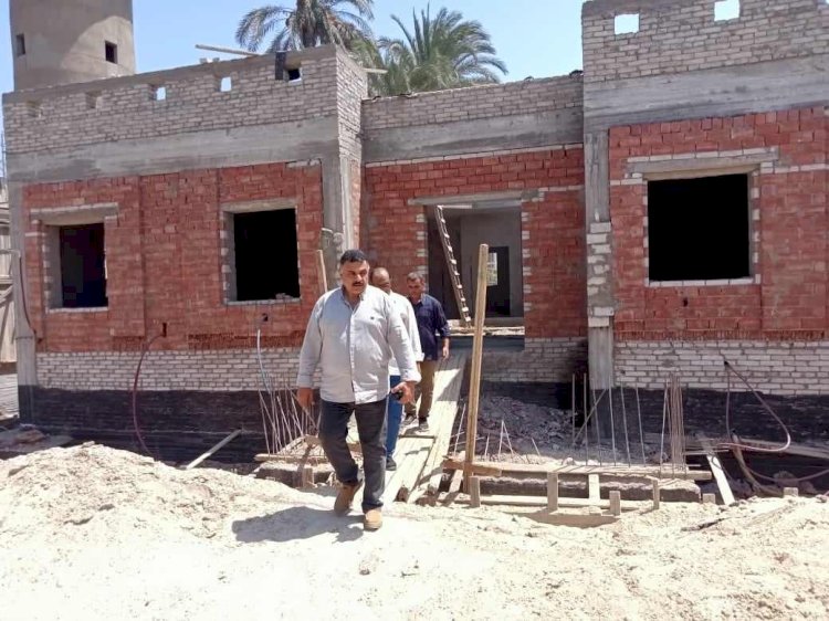 محافظ المنيا يشدد على المتابعة الميدانية لمشروعات المبادرة الرئاسية "حياة كريمة"