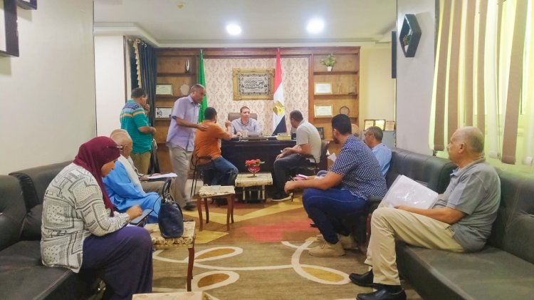 محافظ المنيا يوجه بضرورة التواصل المباشر مع المواطنين وحل مشاكلهم