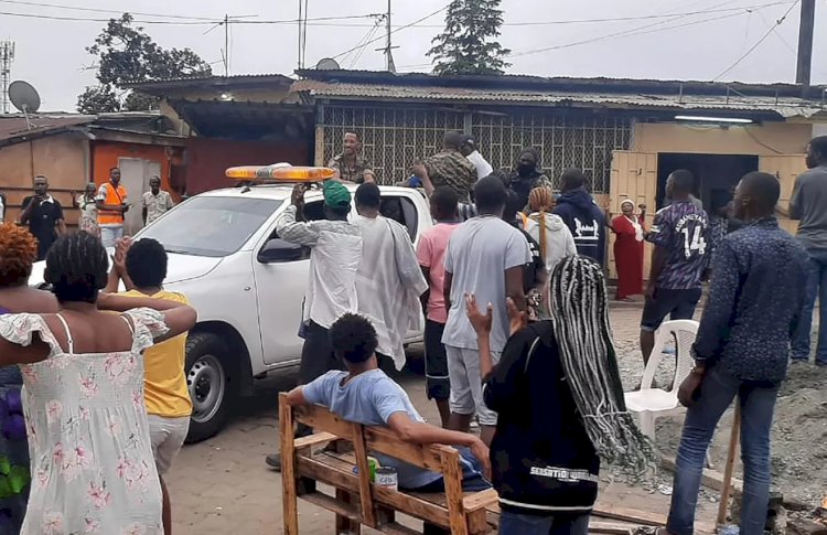 الآلاف يؤيدون الجيش في الجابون بعد الاطاحة بالرئيس