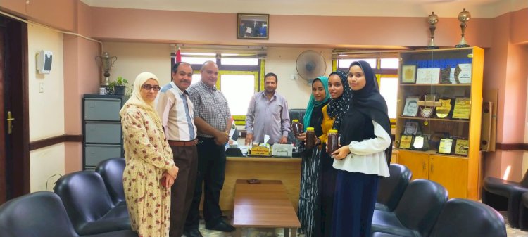 قاصد يتابع فاعليات النادي الصيفي بالمدارس