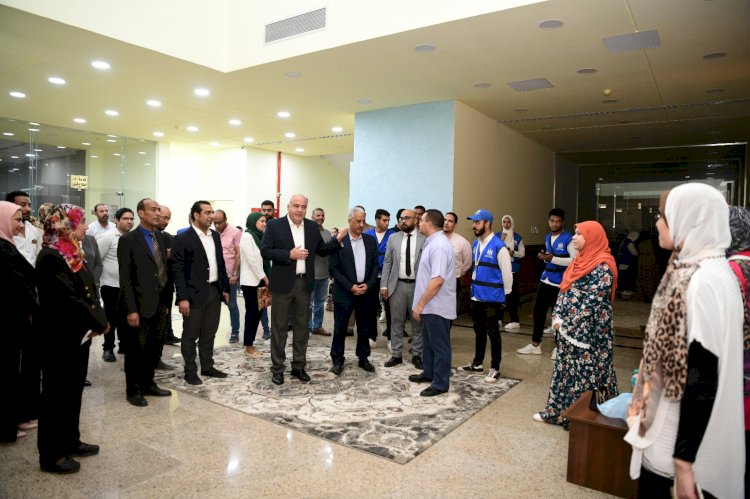 محافظ قنا يفتتح سينما الاطفال بمكتبة قنا