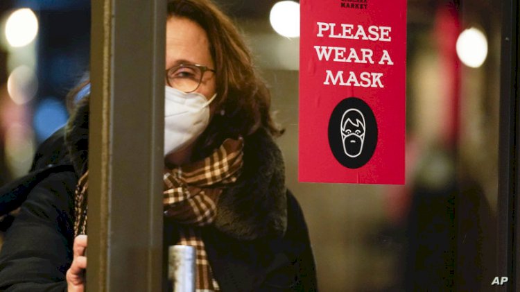 أصابات كوفيد تتزايد في امريكا وعودة الكمامات للشركات والمدارس