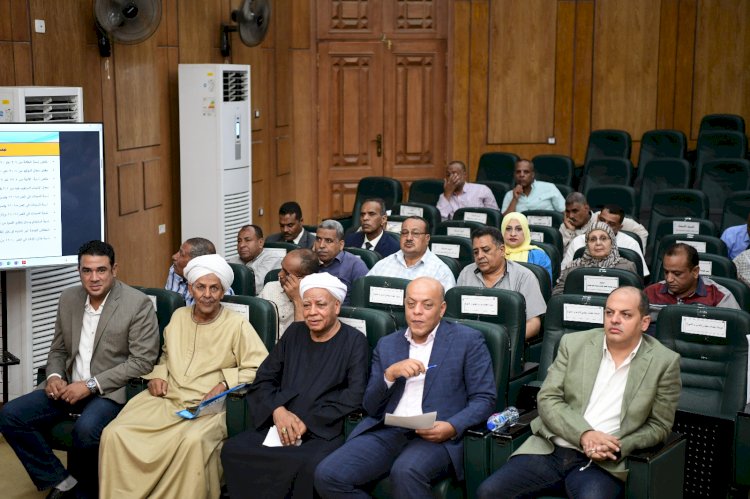 محافظ قنا يلتقي أعضاء مجلسي النواب والشيوخ لبحث واستعراض مطالب المواطنين