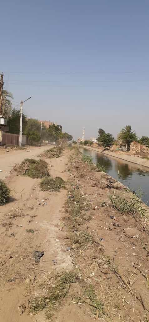 رفع مخلفات التبطين علي ترعة ابوعيسي بالمنيا