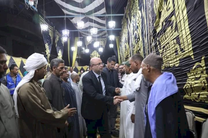 محافظ بني سويف يؤدي واجب العزاء في أبناء المحافظة المتوفين بليبيا جراء الإعصار