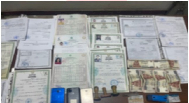 مدرس متهم بتزوير المستندات الرسمية