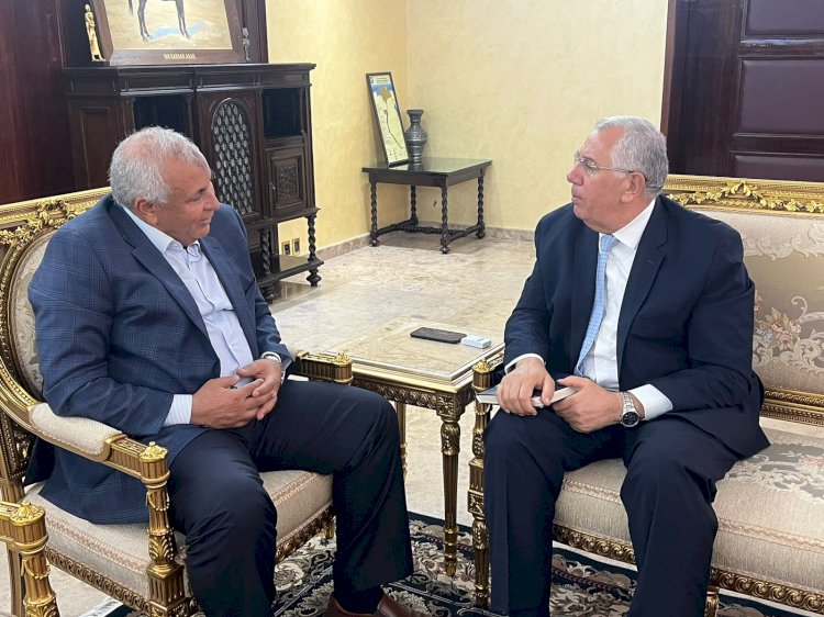 القصير والزملوط يتابعان المشروعات الزراعية بالوادي الجديد