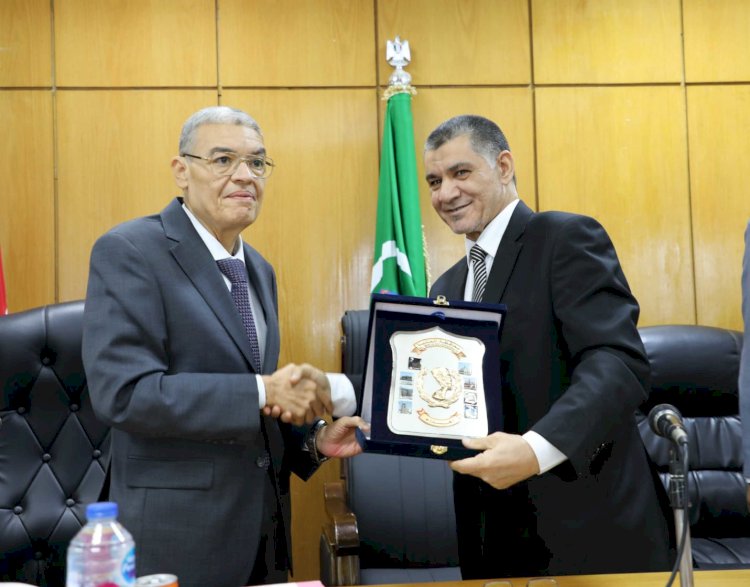 تكريم وكيل وزارة المالية لبلوغه سن التقاعد بالمنيا