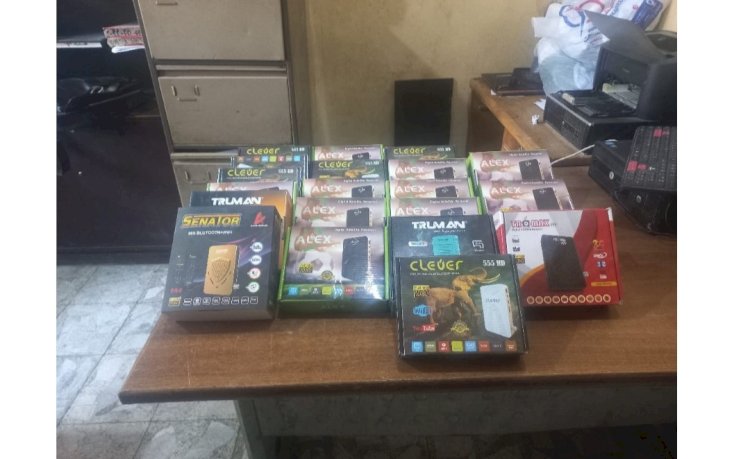 مالك محل يبيع اجهزة الريسيفر المعدة لفك شفرات القنوات الفضائية بالمخالفة للقانون