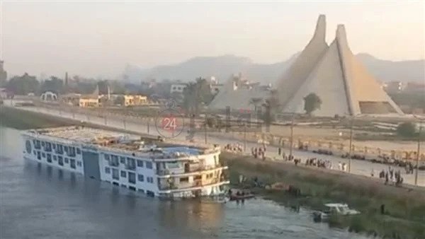 غرق جزئي لباخرة نيلية بعد اصطدامها بكوبري المنيا