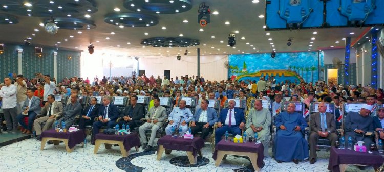 تكريم أوائل الطلاب  بوجود القيادات البرلمانية والتنفيذية  والدينية بفرشوط