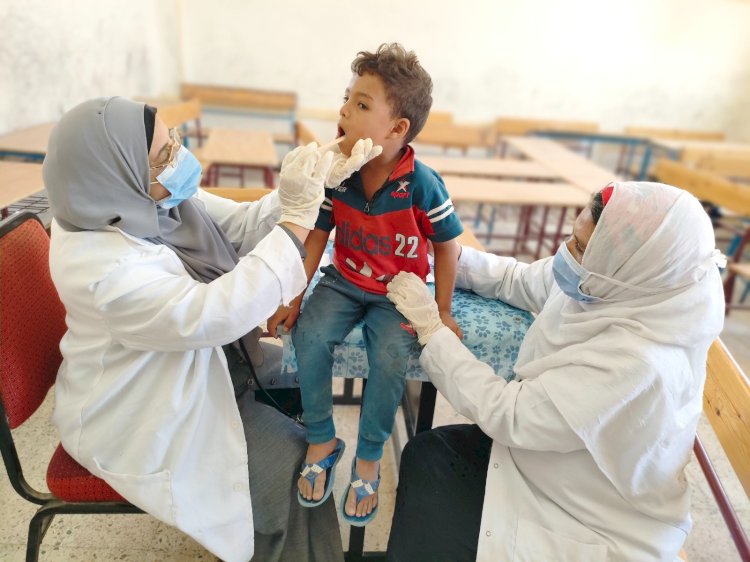 توقيع الكشف الطبي المجانى على 1989 حالة خلال قافلة علاجية بقرية 7 في المنيا