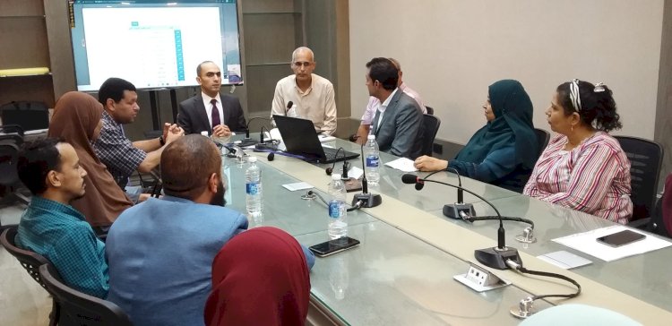 القاضي يتابع ورشة عمل المراكز التكنولوجية المتنقلة