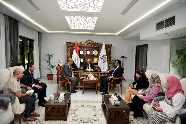 محافظ قنا يستقبل وكيل الصحة ويوجه بسرعة وضع خطة لتحسين الخدمات الطبية