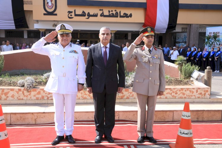 "الفقي" و"شرباش "و"فتحي "يضعون اكليلا من الزهور علي شهداء اكتوبر