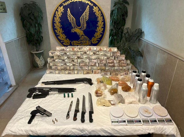 ضبط "١٢" تاجر مخدرات واسلحة بعدة محافظات