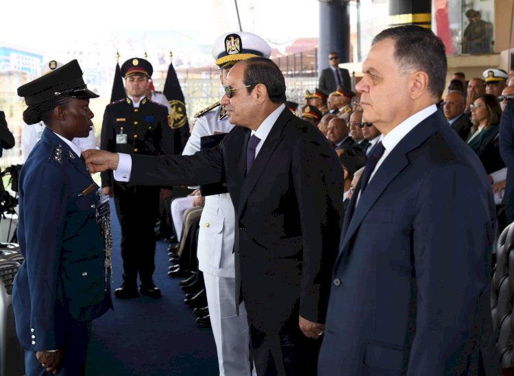 وزير الداخلية :في يوم الخريجين  الطلبة اجتهدوا ليكونوا من خيرة شباب الوطن