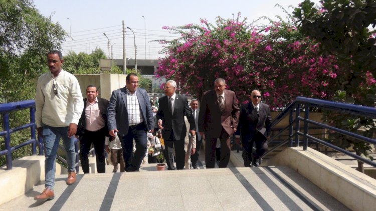 رئيس جامعة المنيا يتفقد مستشفى طب الأسنان على هامش ترأسه لاجتماع مجلس الكلية