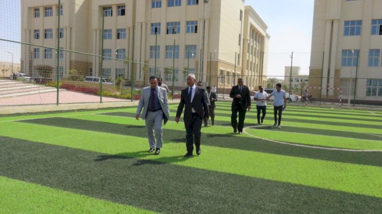 فرحات يتفقد الملاعب المفتوحة بجامعة المنيا الاهلية