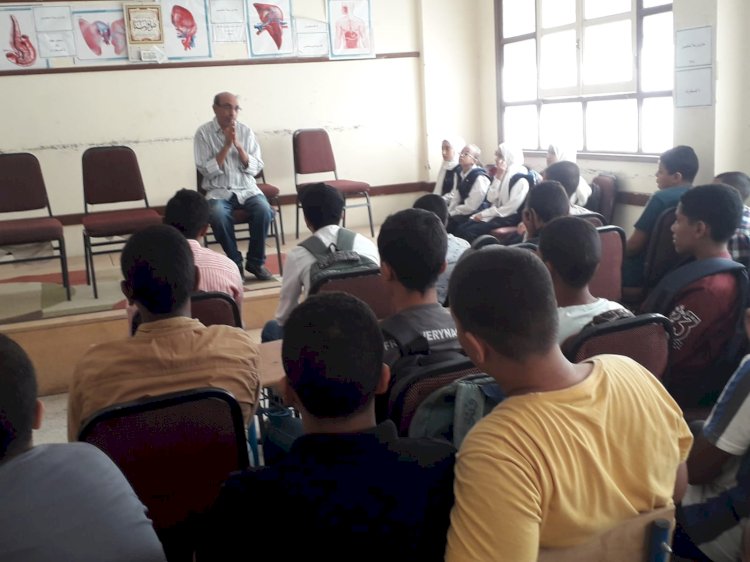  محاضرة عن حقوق الطفل في المواثيق الدولية بمدرسة السادات الإعدادية بفرشوط