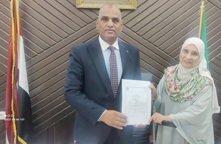 وكيل تعليم المنيا يكرم التربية الفنية للفوز بالمركز الثالث في مسابقة التعبير الفني