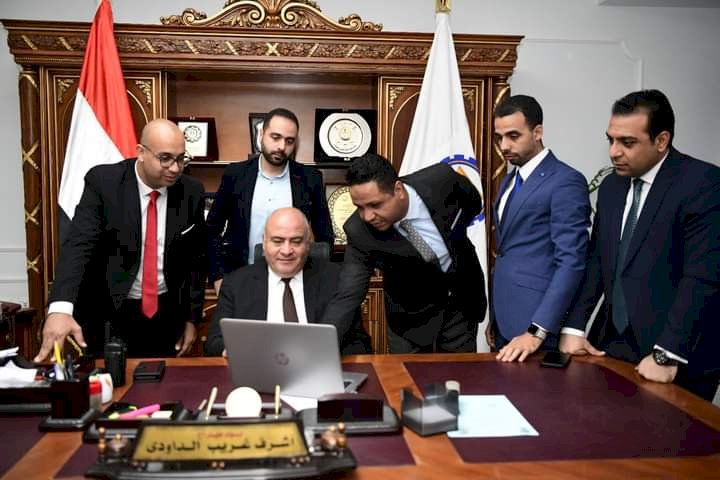 محافظ قنا يبحث اجراء عمليات جراحية دقيقة بالمجان