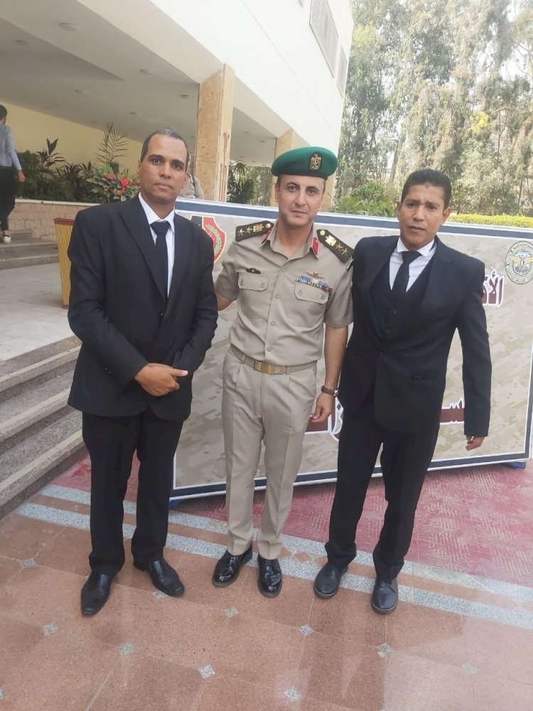 قاصد يتقدم بأحر التهانى لخريجى الدفعة الأولى لمعلمى وزارة التربية والتعليم  بإدارة فرشوط التعليمية