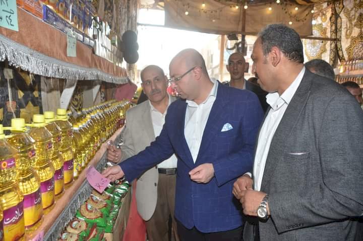 محافظ بني سويف يتفقد معرض السلع ضمن مبادرة تخفيض اسعار السلع الاساسية