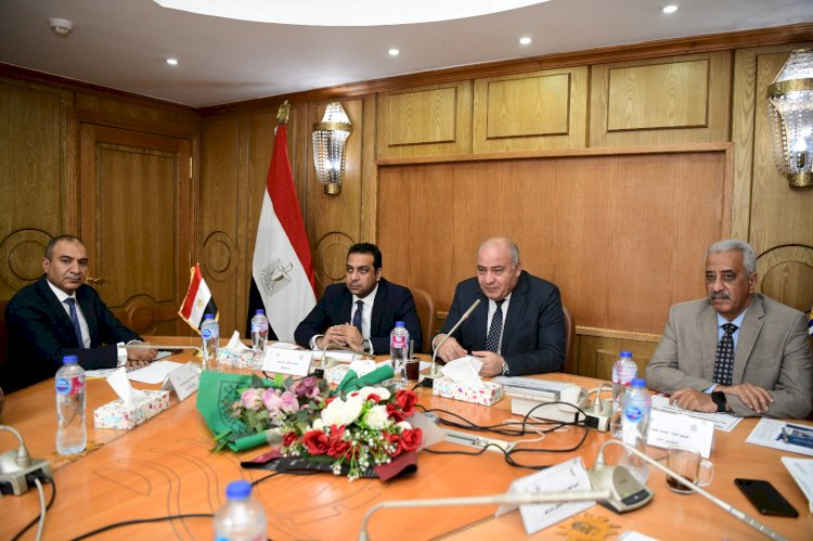 محافظ قنا:  تنسيق  بين الجهات المعنية  لرصد وإزالة التعديات على الأرض الزراعية