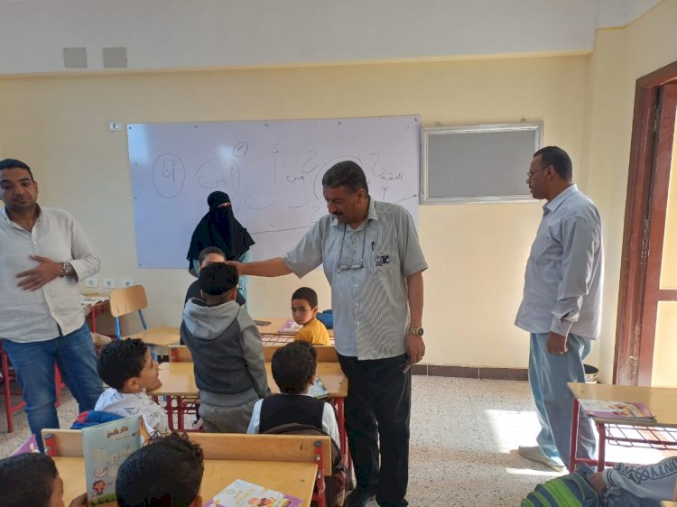 مدير عام التعليم بابوتشت يتابع انتظام الدراسة  بمدرسة عزبة موسي باشا للتعليم الاساسي