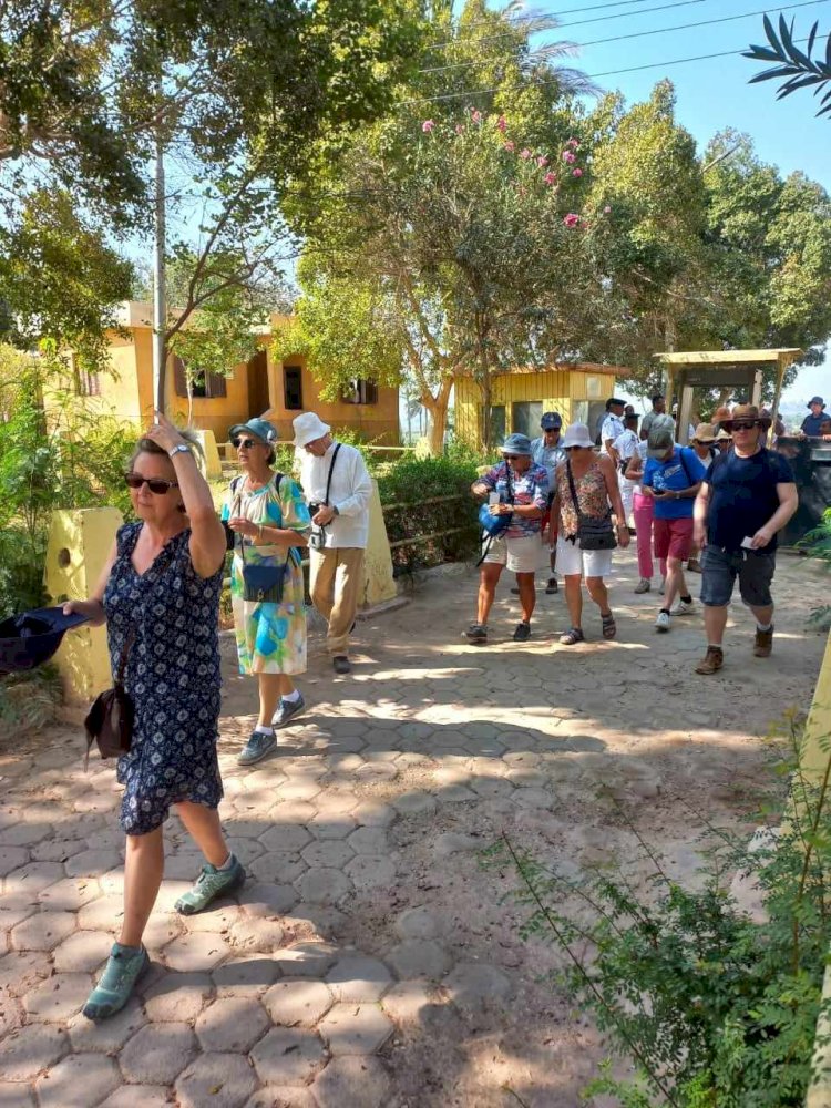 وفود سياحية من 4 دول أجنبية تزور المناطق الأثرية بالمنيا