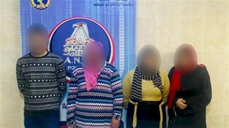 3 سيدات ورجل.. سقوط عصابة لتجارة الحشيش والهيروين فى المنيا