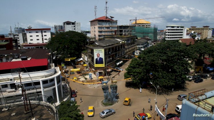 مسلحون يخرجون رئيس غينيا السابق من السجن وسط إطلاق نار كثيف