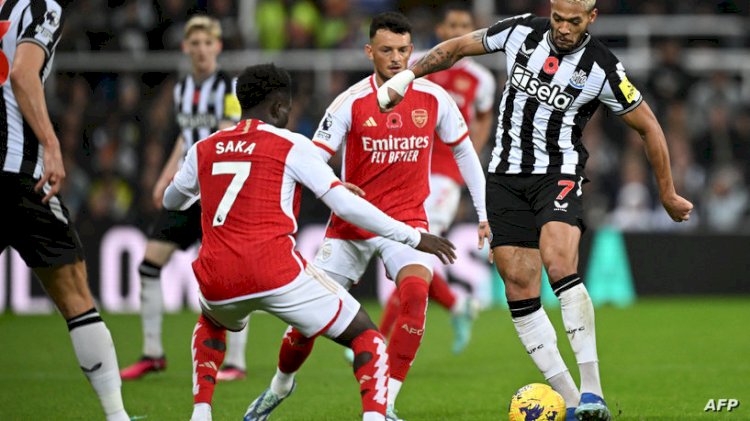 نيوكاسل يُلحق بأرسنال أول هزيمة هذا الموسم