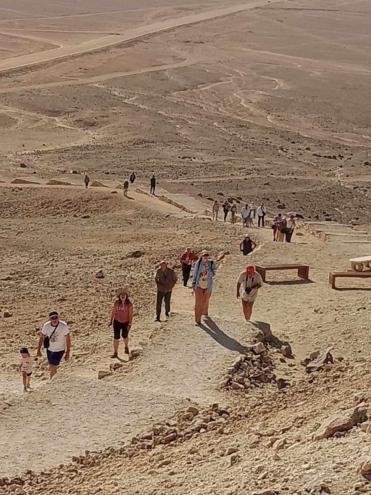 وفود سياحية متعددة الجنسيات من 5 دول تزور المناطق الأثرية بالمنيا