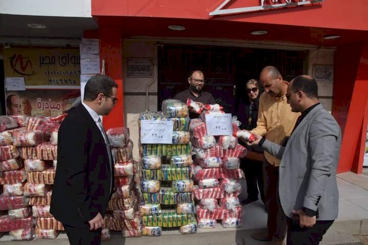 علام يتفقد السلاسل التجارية للاطمئتان علي توافر السلع