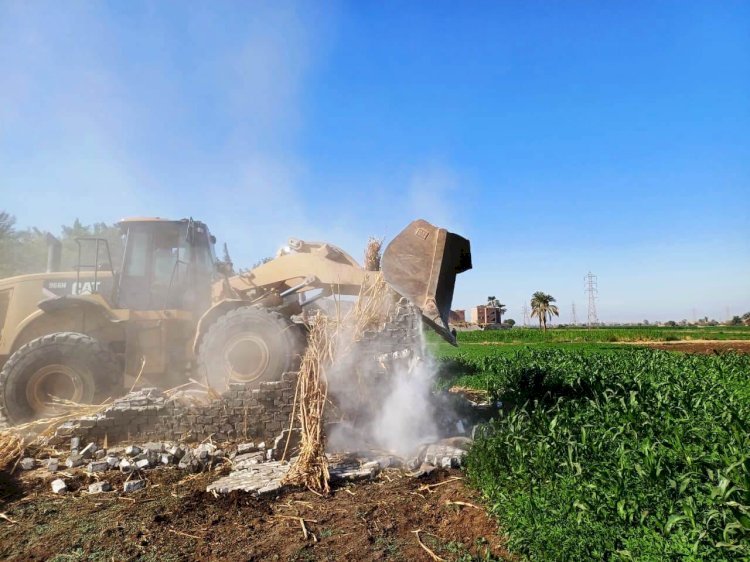 الفقي يستعرض جهود المحافظة في التعدي علي الاراضي الزراعية