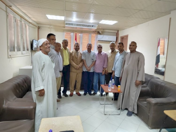 وزيري يسلم قاصد قيادة التعليم بأبوتشت في جو تسوده المحبة