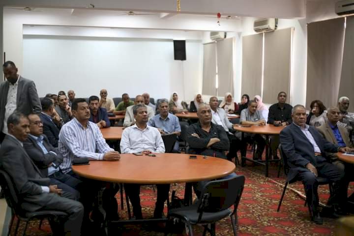 رئيس جامعة جنوب الوادي يعقد اجتماعا لمناقشة التوعية بضرورة المشاركة في الانتخابات الرئاسية 