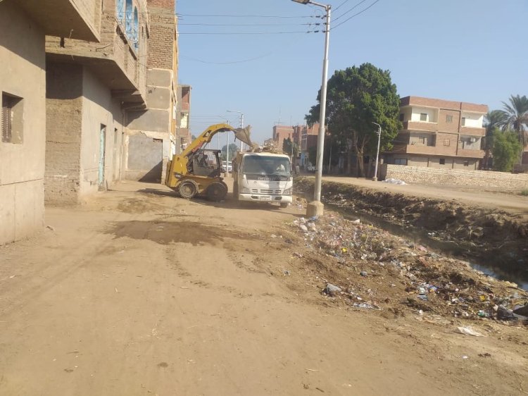 حملات مكثفة لنظافة الطرق والشوارع بالمنيا