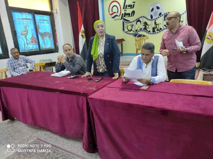 مدير عام إدارة قنا التعليمية تجتمع بموجهى المرحلة الابتدائية والصفوف الأولى 