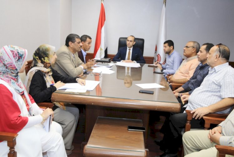 القاضي يراجع معايير تفعيل مبادرة حوافز تميز الاداء