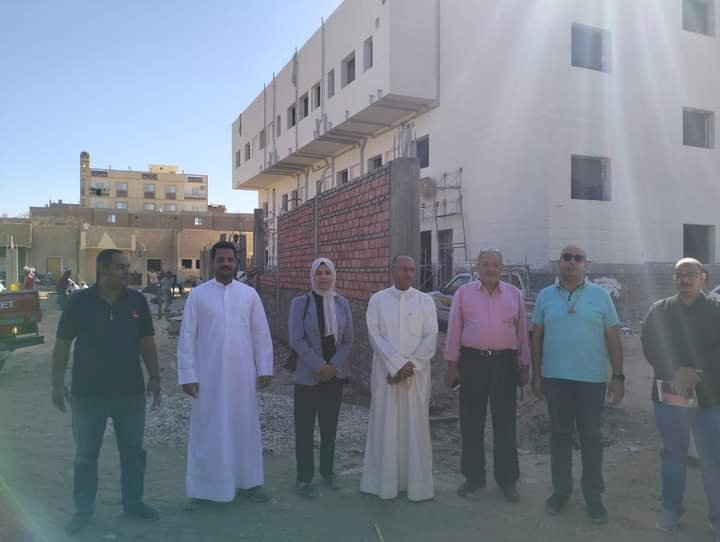 تفقد أعمال الإنشاءات بمركز طب الأسرة بالمحروسة بقنا