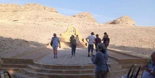 وفد إنجليزي يزور منطقة آثار بني حسن في المنيا