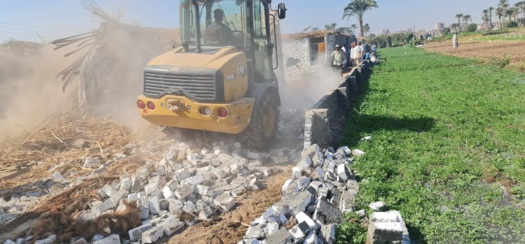 الفقي يتابع عمليات ازالة التعدي علي الاراضي الزراعة