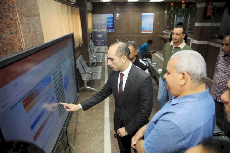 القاضي تفقد العمل بالمركز التكنولوجي لخدمة المواطنين باخميم