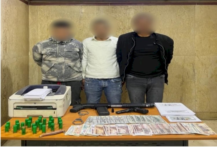 سقوط تجار العملات الاجنبية المقلدة بالجيزة