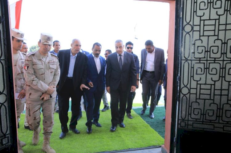 محافظ سوهاج يتفقد مشروعات حياة كريمة ببني حميل